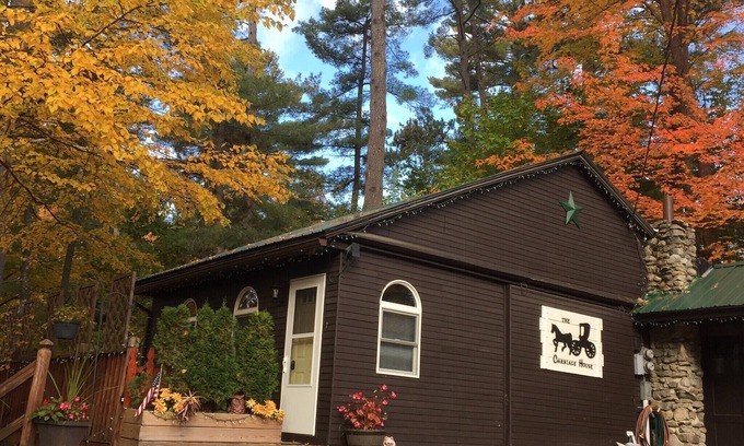 North Conway House | The Carriage House, North Conway Village. Walk to Village Restaurants & Shops