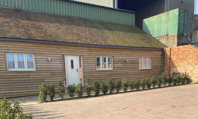 Bedford House | THE CART SHED, character holiday cottage in Marston Moretaine