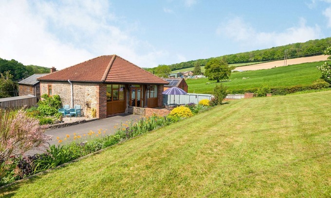 Woolhope Cottage | THE CARTHOUSE, pet friendly, with a garden in Woolhope