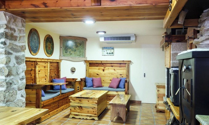 Fortanete Apartment | The Casal de Nicolás 8 up to 14 people