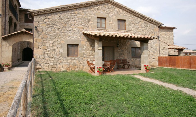 Naves Cottage | The Case Postils