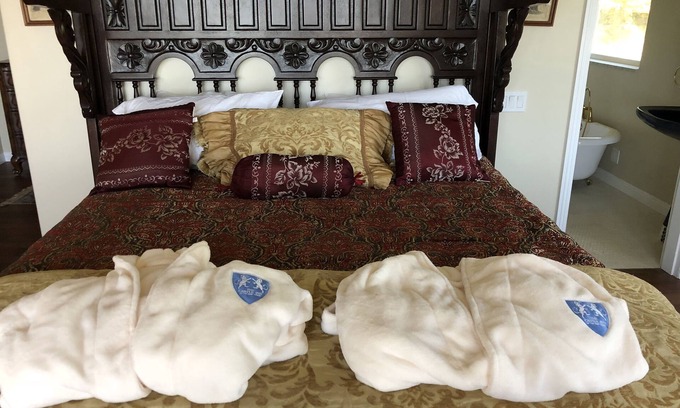Shelter Cove Apartment | The Castle Inn of the Lost Coast King Suite