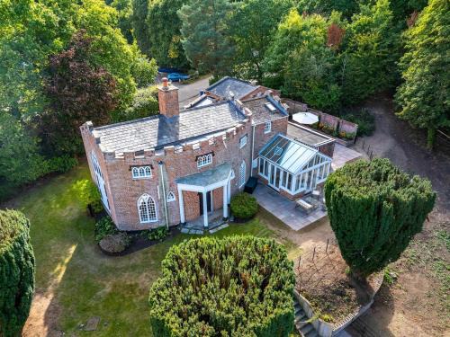 Woolverstone House | The Cat House