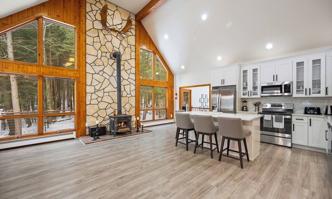Parksville Ski Chalet | The Catskill Getaway Near Bethel Woods & Hiking & HOT TUB