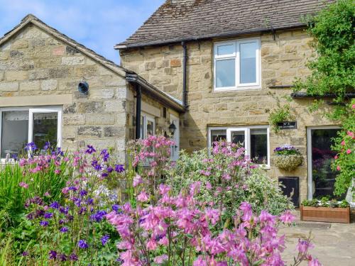 Eyam House | The Causeway