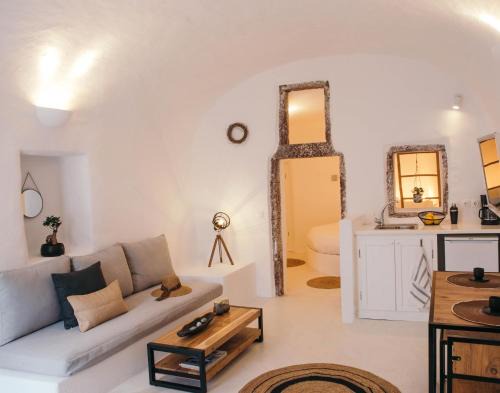 Finikia Villa | The Cave Complex by A Terre Cave Villas