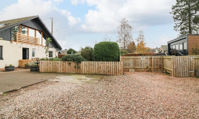 Glenisla Cottage | THE CAVERN AT THE TAVERN, pet friendly in Meigle