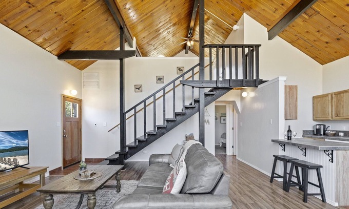 Soulsbyville House | The Caylor Chalet