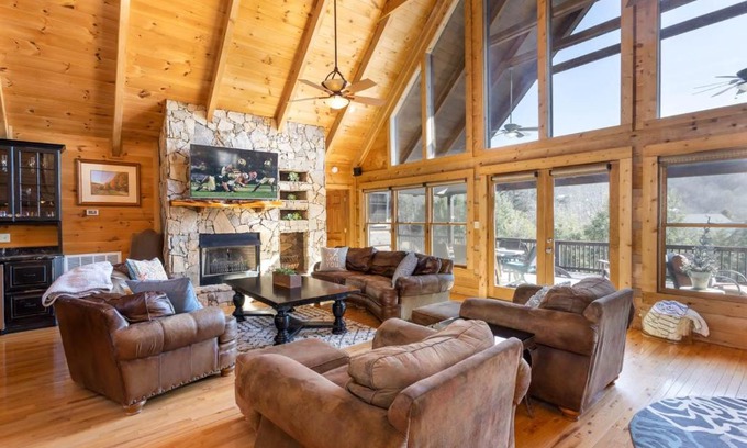 Boone Villa | The Cedar Wood Lodge