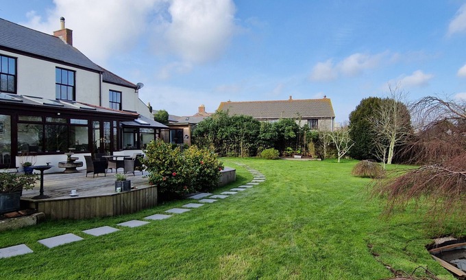 Redruth Ski Chalet | The Cedars