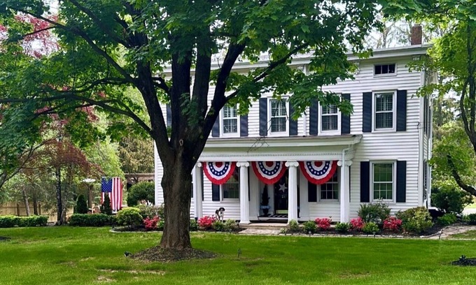 Stanton House | The Celebration Stay:nPerfect for friends & family