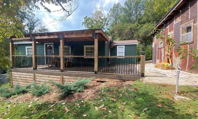 Thompson's Station Cottage | The Chalet-1.5bath, sleeps 4, Franklin/LeipersFork