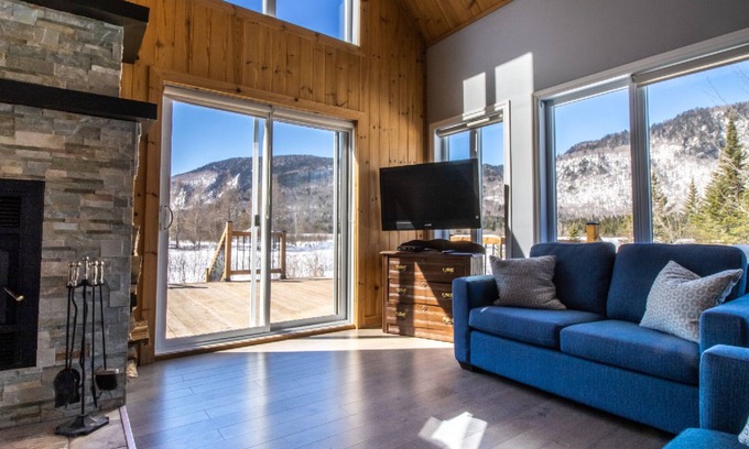 Saint-Raymond Ski Chalet | The Chalet du Cap offers an enchanting setting at the foot of the mountains.