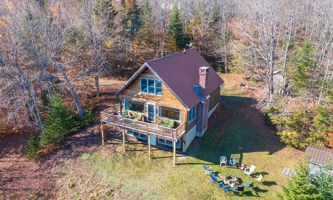 Franklin County House | The Chalet on the Ridge-19 min to Sugarloaf and ITS access!