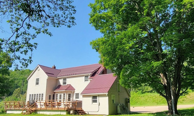 Bancroft Cottage | The Chanting River Nest w/hottubnSnowmobile/ATV trail across St. Pet-Friendly!