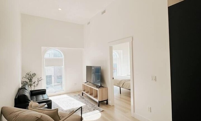 Woodstock Apartment | The Charlotte - King