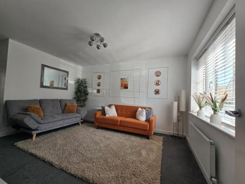 Little Hay House | The Charm