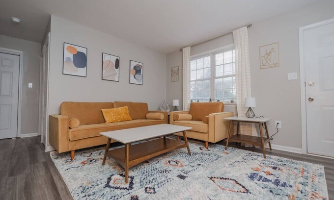 Martinsburg Apartment | The Charming Crib 2 bedroom Apartment