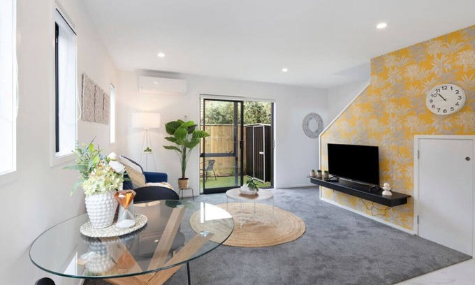 Lower Hutt House | The Charming Getaway: 1BR Home