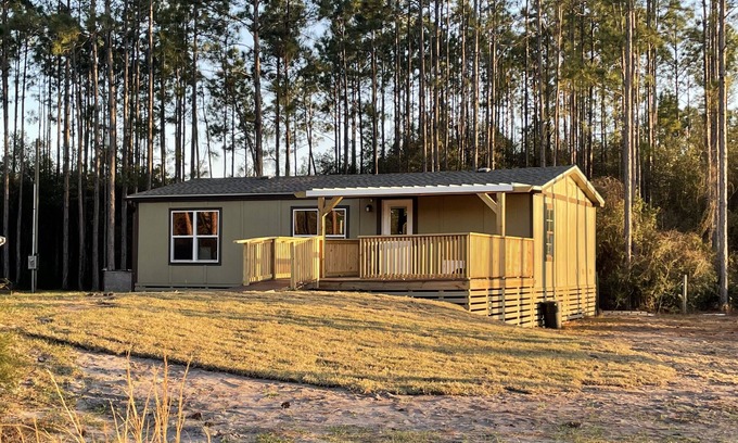 Thomas Drive Cottage | The Charming Cottage at Cypress Pond PCB
