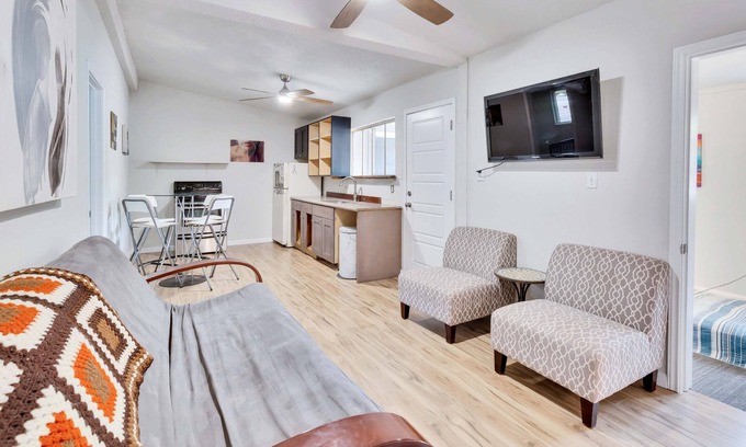 Manchaca House | The Chateau Unit B