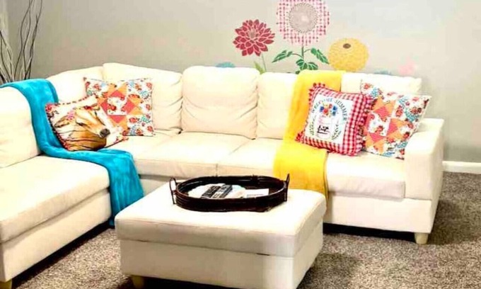 Price Cottage | The Checkered Daisy Cottage: Colorful and Fun