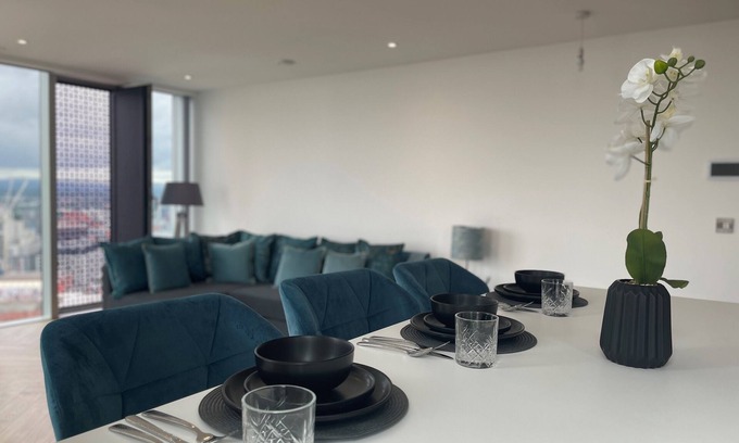 Castlefield Apartment | The Chelsea Suite Manchester City Centre