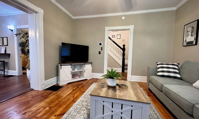 Geneva House | The Cherry Street Retreat: Charming, freshly renovated house in downtown Geneva