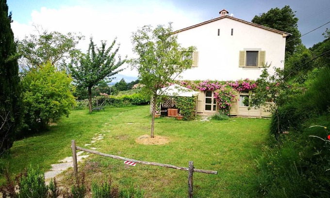 Radicondoli Apartment | The cherry tree Podere il Giglio: Romantic apartment on the hills and swimming pool