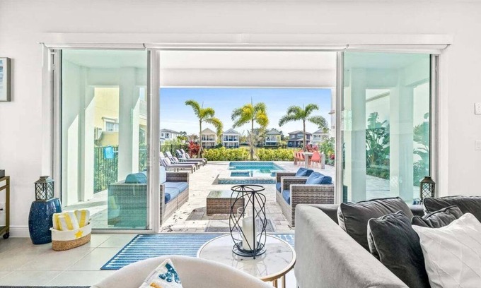 Reunion House | The Chic Abode at Liberty Bluff, Golf, Disney, Water Park