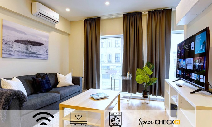 Plateau Mont Royal House | The Chic Condo in Plateau ♫ AC & Amazing Location