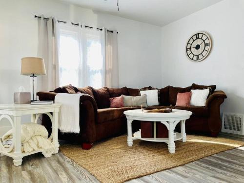 Evansville Apartment | The Chic Shack/Centrally Located 2BR/1BA Home