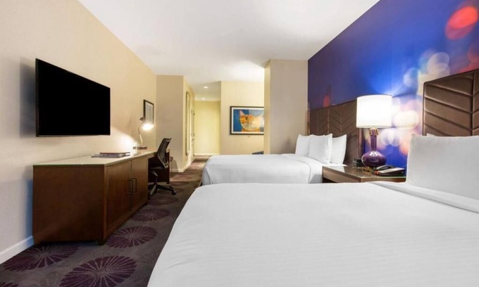 Rush and Division House | The Chicago Hotel Collection Magnificent Mile, 3 Standard King Rooms