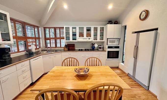 Crescent City House | The Choli House - Escape Near River & Coast