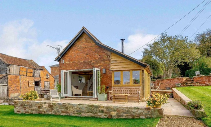 Ledbury House | The Cider Barn, Luxury for 2 with beautiful views.