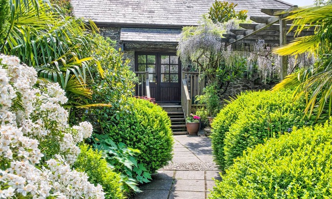 Loddiswell Cottage | THE CIDER BARN, pet friendly, with open fire in Loddiswell