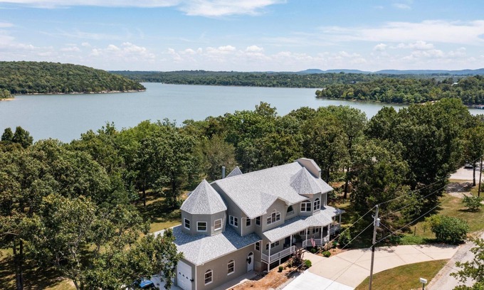 Eagle Rock House | The Cimarron Lake House on Table Rock Lake!