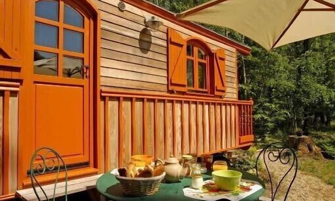Le Mesnil-Durand Cottage | The CIRCUS ROULOTTE in the Pays d'Auge. The unusual, modern comfort