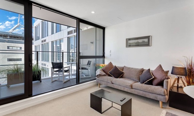 Newton Apartment | The CityScape Apartment with Wi-Fi and Balcony