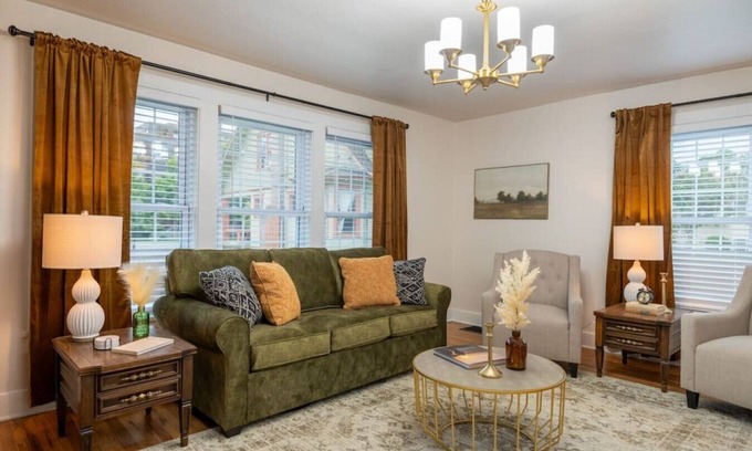 Rose Park Apartment | The Clark Fork Cottage Downtown Missoula, Mid Century/Spacious