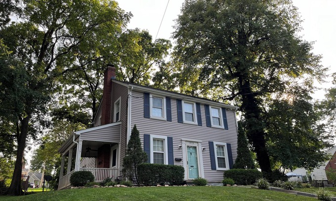 Lynchburg House | The Classic Colonial. Centrally located, 5 bedroom home in Lynchburg!