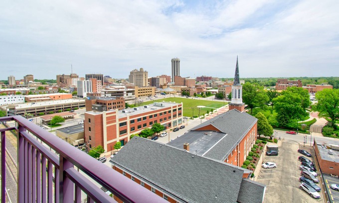 Springfield Apartment | The Classic Suite | Amazing View of Governor Mansion