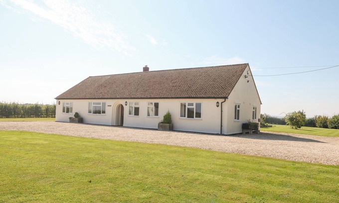 Witney Cottage | THE CLEALINGS, pet friendly, with open fire in Witney