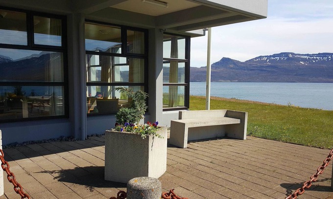 Neskaupstadur Hotel | The Cliff Hotel