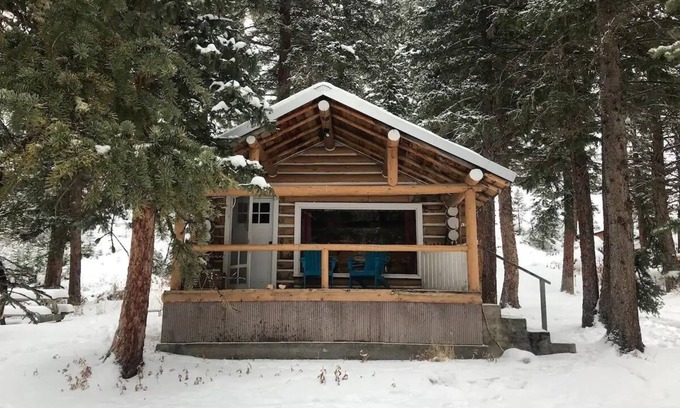 Gallatin Gateway Cabin | The closest you'll get to the Gallatin River