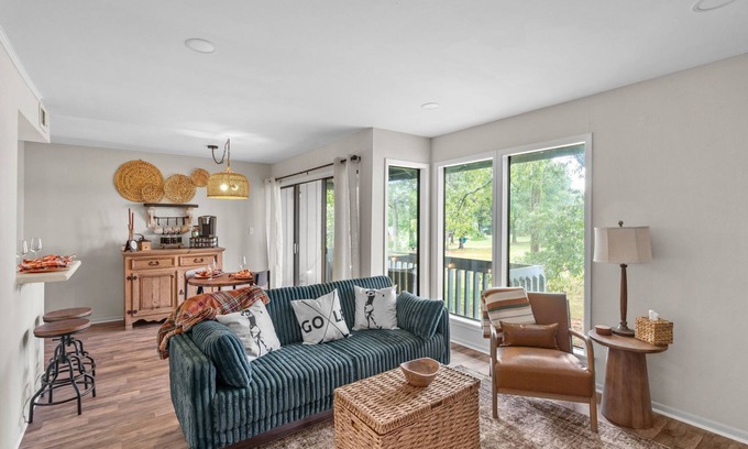 Daphne Condo | The Club House, 1-bedroom condo with WiFi, on the 18th hole in welcoming Daphne