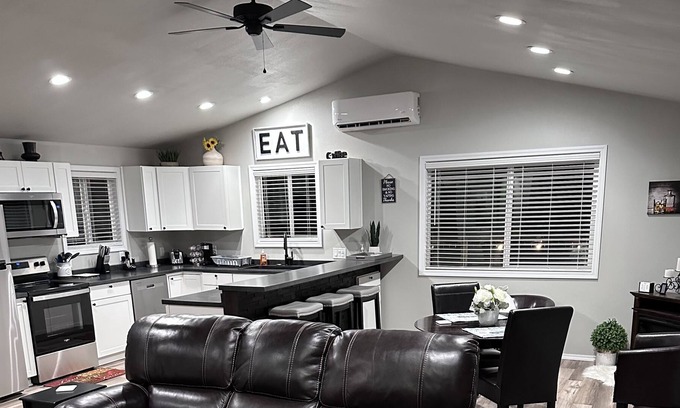 Roseburg Cottage | The Club House @ The Double U