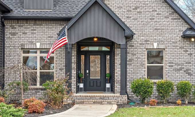 Clarksville House | The Clubhouse 2296 Colston Dr