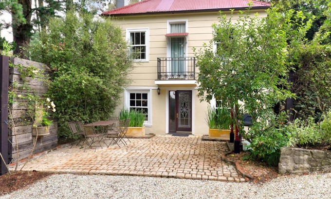 Mount Victoria House | The Coach House