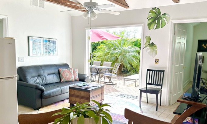 College Park Cottage | The Coach House- Entire Home - 2 bedroom/3 bath Orlando getaway!